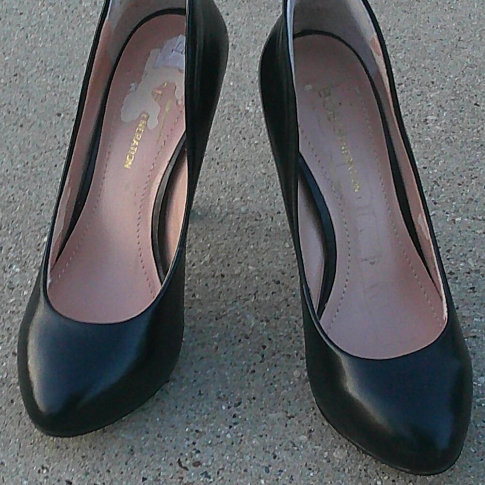 Women's BCBG Generation Black Pumps Heels Size 5